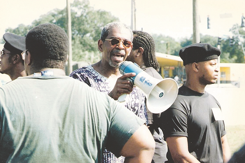 St. Petersburg police killed TyRon Lewis 25 years ago. His family still  grieves.