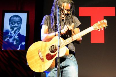 Tracy_Chapman_at_TED_conference_2007_by_jurvetson.jpg