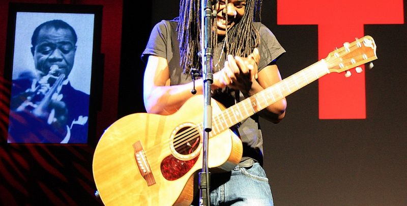 Tracy_Chapman_at_TED_conference_2007_by_jurvetson.jpg